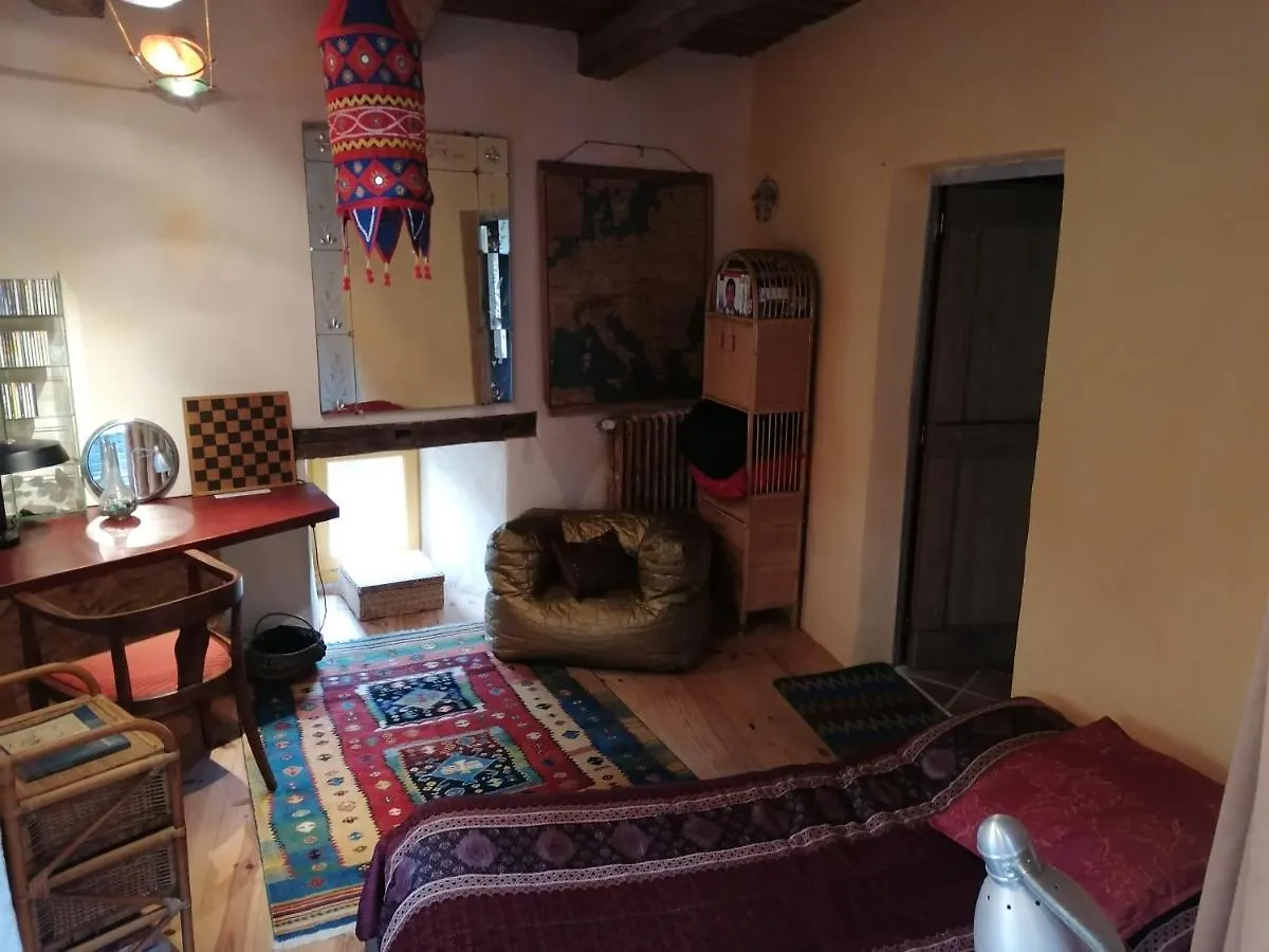 Francois Bevort Itival Apartment Broquies